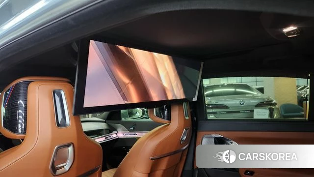 BMW 7 Series (G70) 2025 Небесно-голубой из Кореи, фото 5