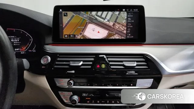 BMW 5 Series (G30) 2022 Белый из Кореи, фото 5