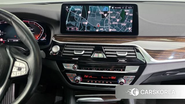 BMW 5 Series (G30) 2022 Белый из Кореи, фото 5