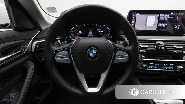 BMW 5 Series (G30) 2023 Белый из Кореи, фото 5