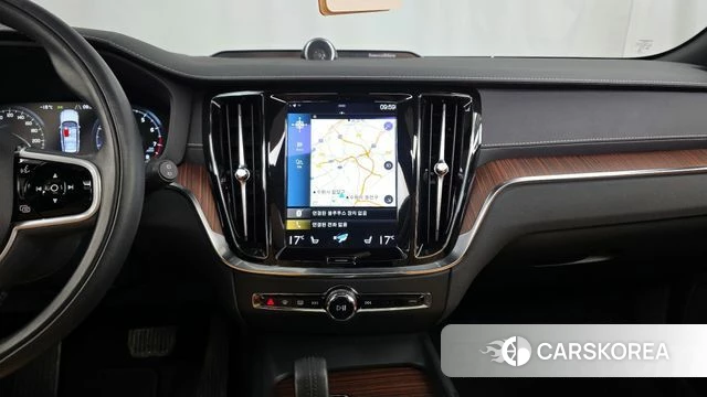 Volvo V60 Cross-Country 2nd Generation 2021 Белый из Кореи, фото 5