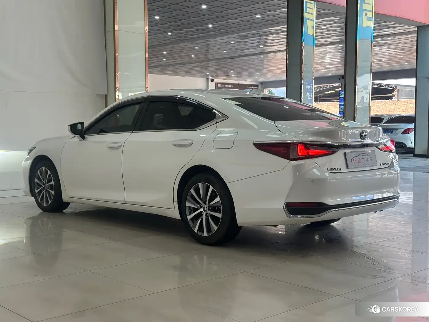 Lexus ES 2023 Белый из Китая, фото 5