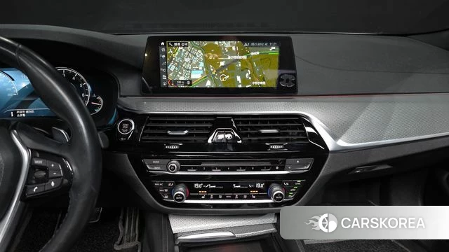 BMW 5 Series (G30) 2018 Белый из Кореи, фото 5