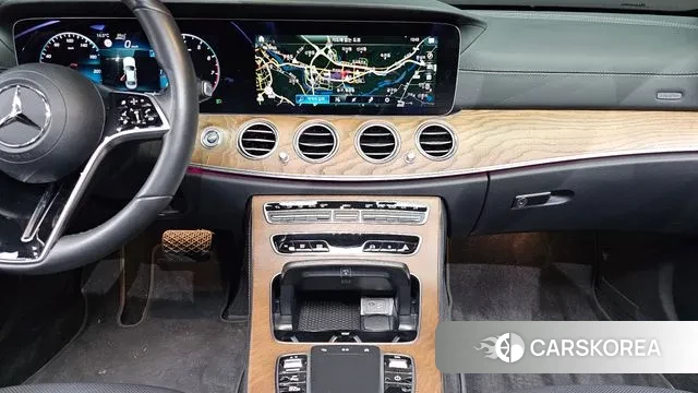 Mercedes-Benz E-Class W213 2023 Белый из Кореи, фото 5