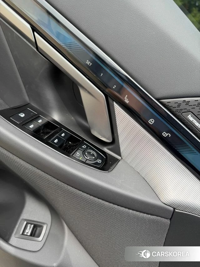 BMW 5 Series (G60) 2025 Серебристо-серый из Кореи, фото 5