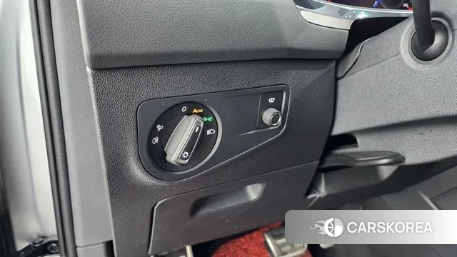 Volkswagen Tiguan second Generation 2023 Серебряный из Кореи, фото 5