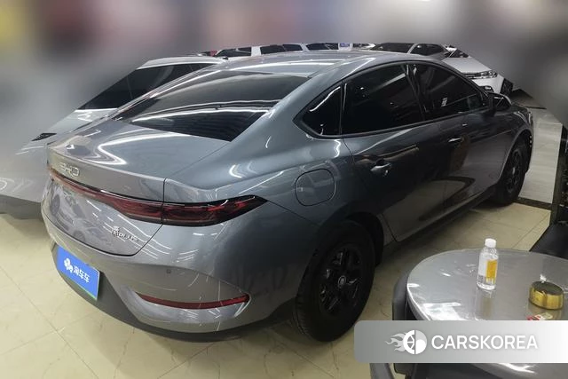 BYD Qin PLUS DM 2025 Темно-серый из Китая, фото 5