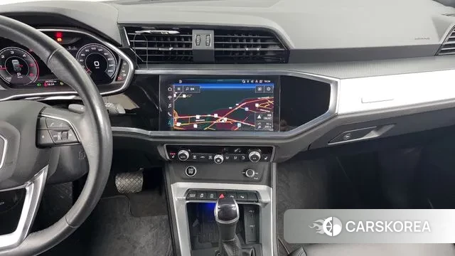 Audi Q3 (F3) 2023 Белый из Кореи, фото 5