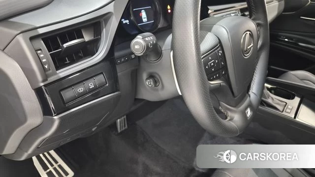 Lexus ES300h 7th generation 2024 Белый из Кореи, фото 5