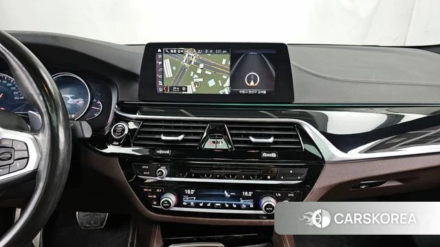 BMW 5 Series (G30) 2018 Белый из Кореи, фото 5