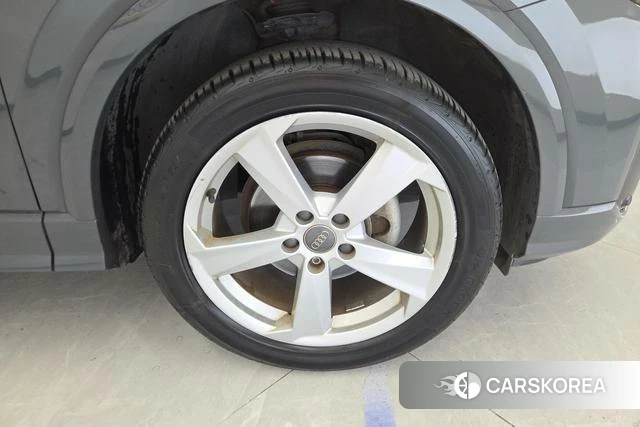 Audi Q2L 2020 Темно-серый из Китая, фото 5