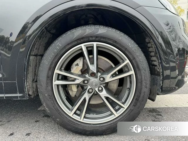 Audi Q5L 2021 Черный из Китая, фото 5