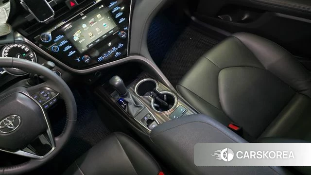 Toyota Camry (XV70) 2018 Светло-серебряный цвет из Кореи, фото 5