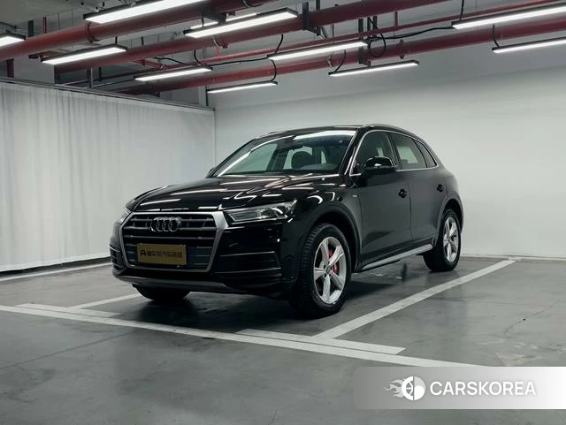 Audi Q5L 2021 Черный из Китая, фото 5