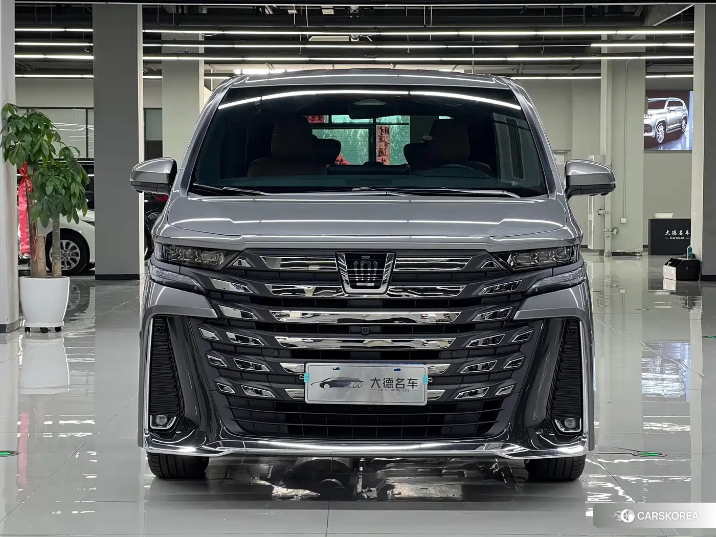 Toyota Vellfire 2026 Silver/gray из Китая, фото 5
