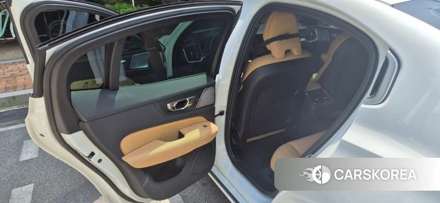 Volvo S60 3rd generation 2024 Белый из Кореи, фото 5