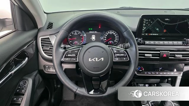 Kia Seltos 2022 Белый из Кореи, фото 5