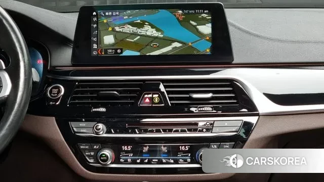 BMW 5 Series (G30) 2018 Светло-серебряный цвет из Кореи, фото 5
