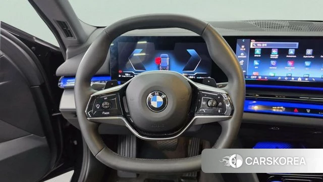 BMW 5 Series (G60) 2025 Черный из Кореи, фото 5