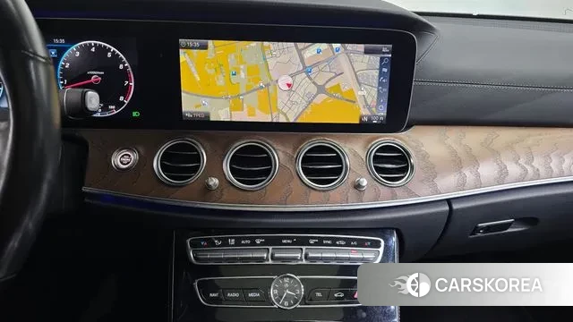 Mercedes-Benz E-Class W213 2019 Серебристо-серый из Кореи, фото 5