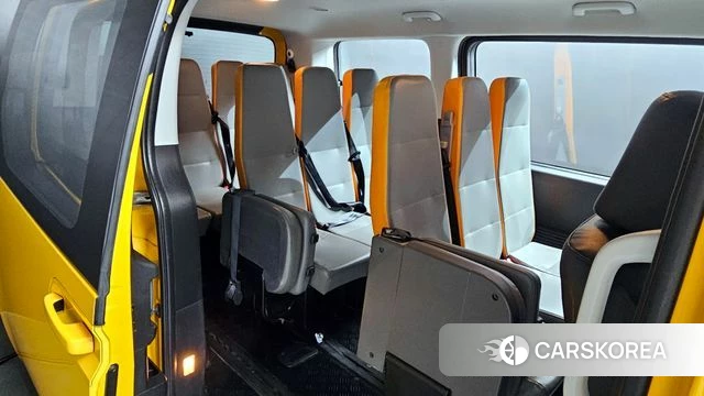 Hyundai Staria 2021 Желтый из Кореи, фото 5