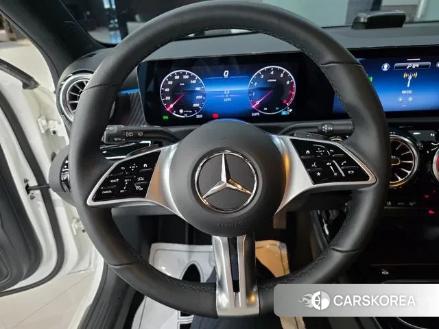 Mercedes-Benz A-Class W177 2024 Белый из Кореи, фото 5