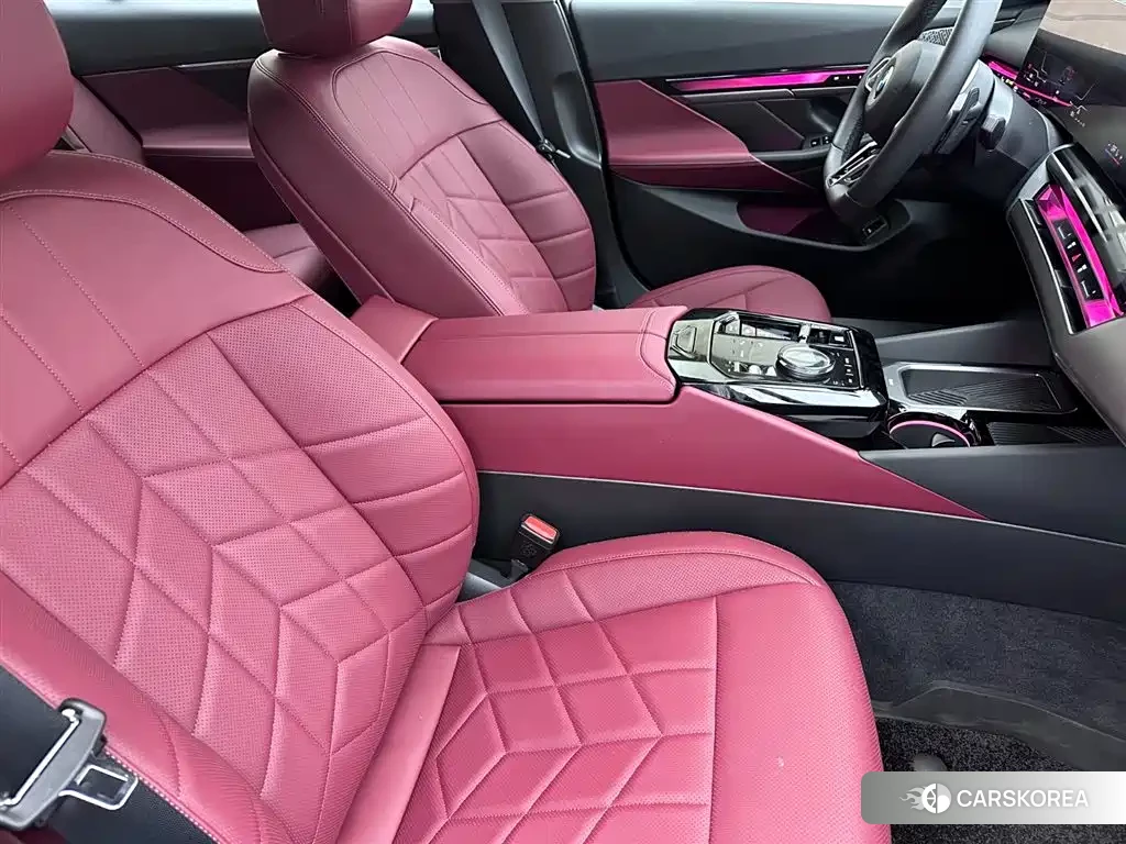 BMW 5 series 2026 Черный из Китая, фото 5