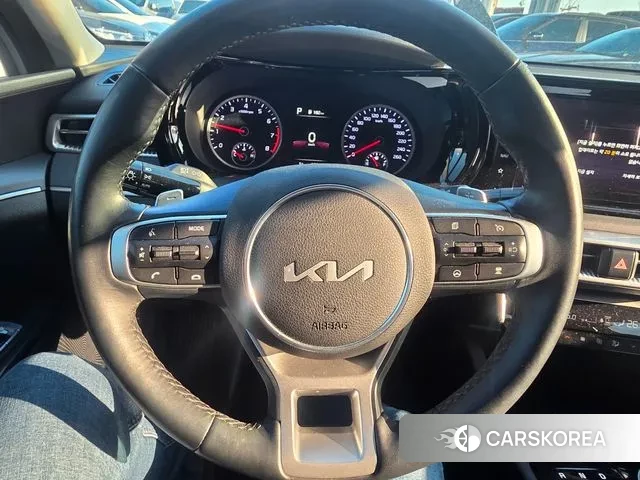 Kia K5 3rd generation 2023 Белый из Кореи, фото 5