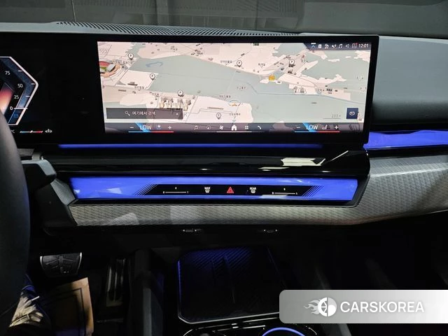 BMW 5 Series (G60) 2025 Цвет галактики из Кореи, фото 5