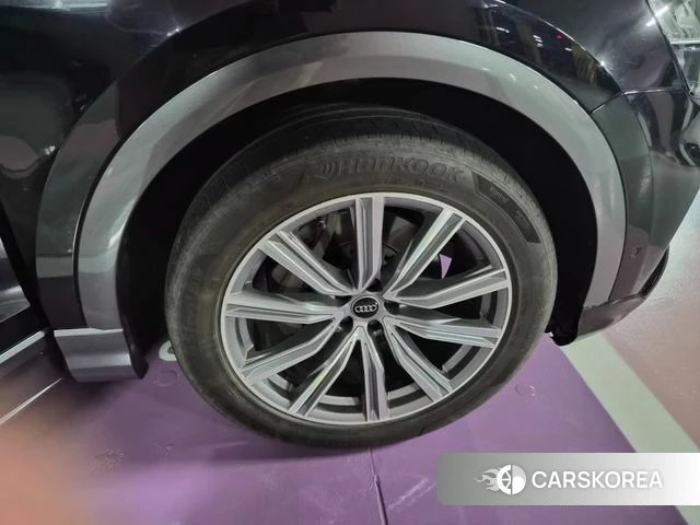 Audi Q8 (4M) 2021 Черный двухцветный из Кореи, фото 5
