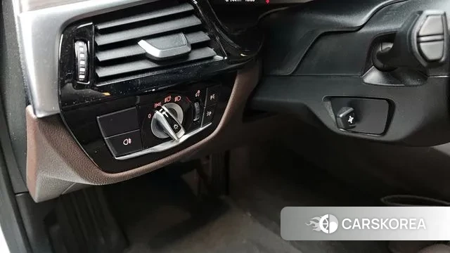 BMW 5 Series (G30) 2020 Белый из Кореи, фото 5