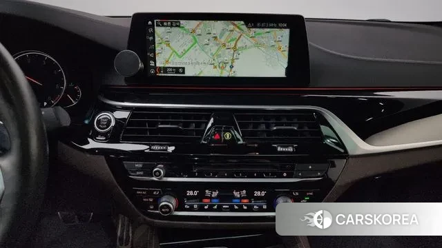 BMW 5 Series (G30) 2018 Белый из Кореи, фото 5