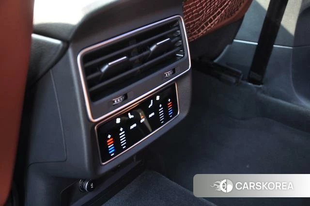 Audi Q7 2021 Черный из Китая, фото 5