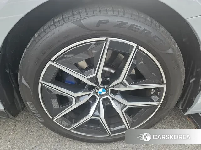 BMW 5 Series (G60) 2024 Небесно-голубой из Кореи, фото 5
