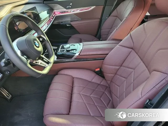 BMW 7 Series (G70) 2025 Черный из Кореи, фото 5