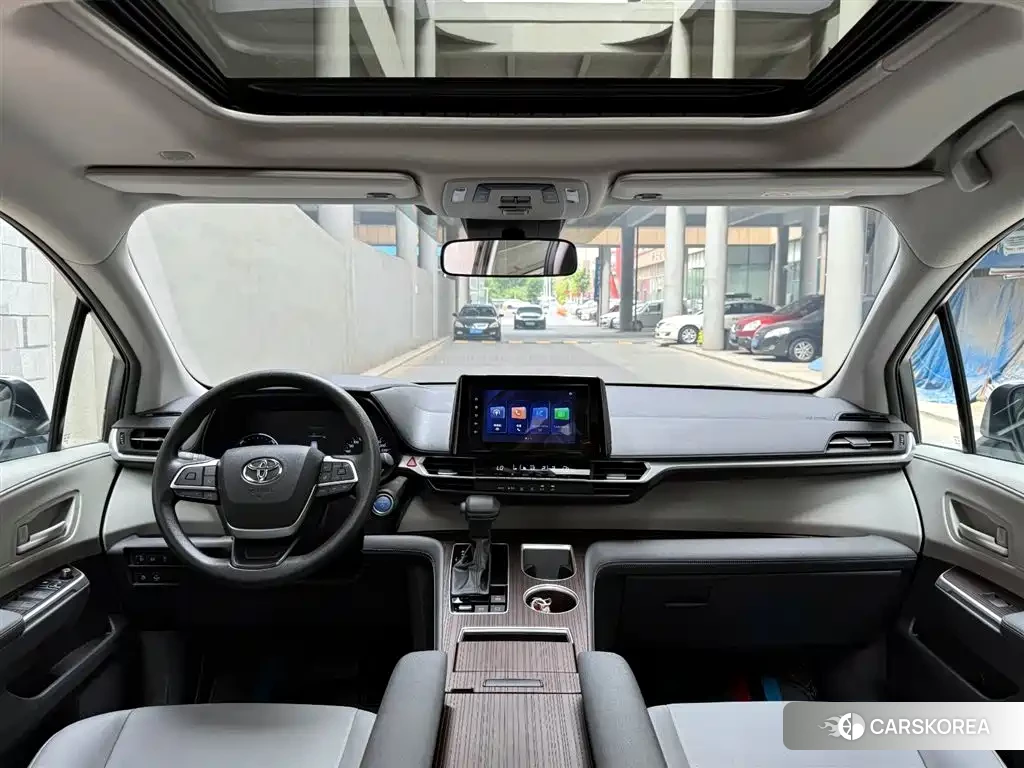 Toyota Granvia 2023 Белый из Китая, фото 5