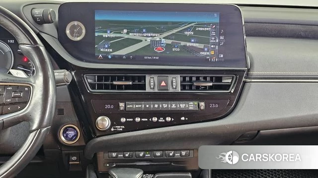 Lexus ES300h 7th generation 2022 Серебряный из Кореи, фото 5