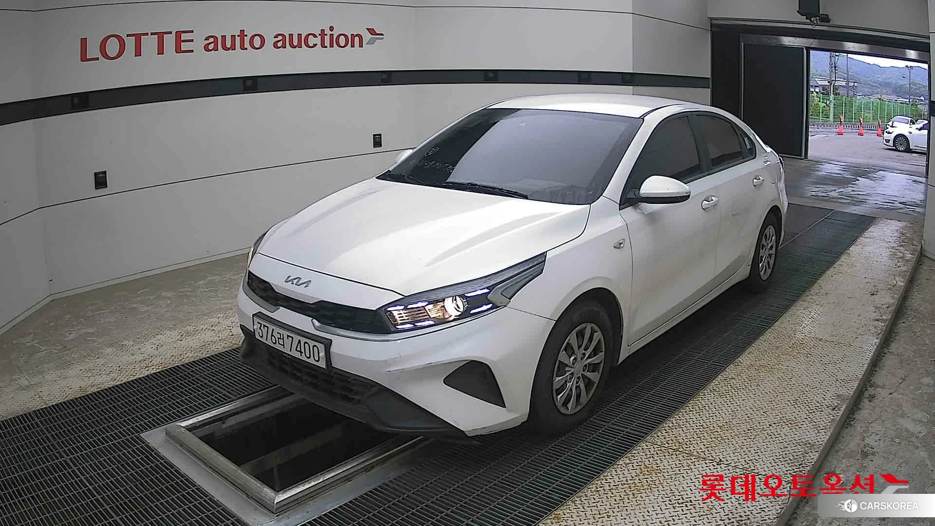 Kia K3 2022 Snow White Pearl из Кореи, фото 5