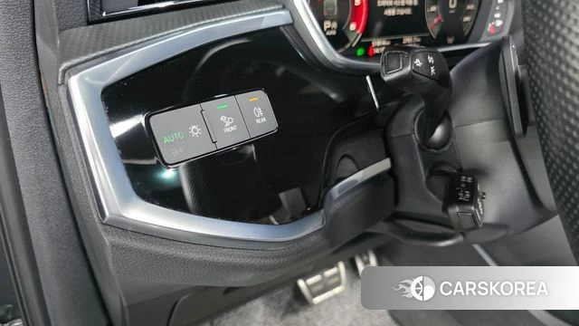 Audi Q3 (F3) 2023 Серый из Кореи, фото 5
