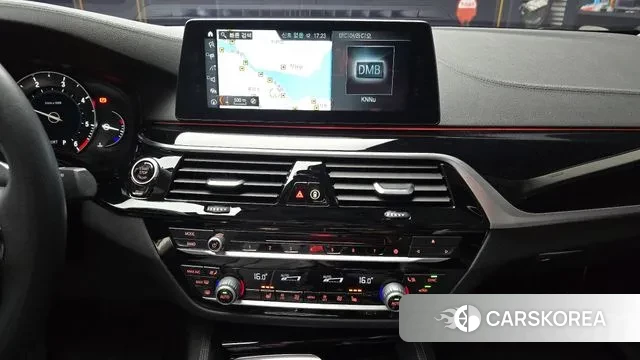 BMW 5 Series (G30) 2018 Белый из Кореи, фото 5