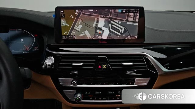 BMW 5 Series (G30) 2022 Серебристо-серый из Кореи, фото 5