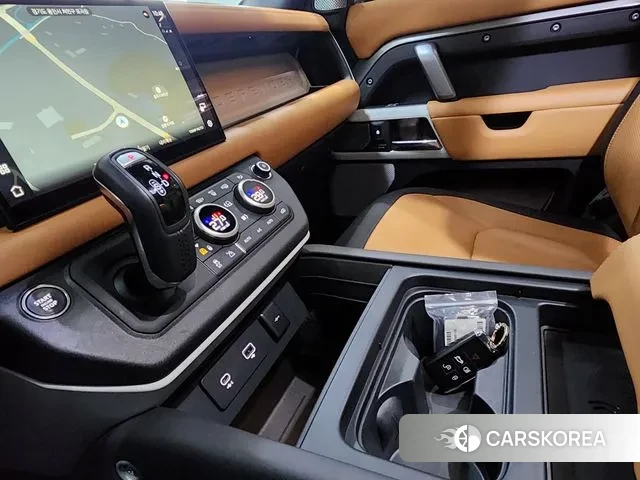 Land Rover Defender (L663) 2023 Серебряный из Кореи, фото 5