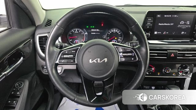 Kia Seltos 2022 Белый из Кореи, фото 5