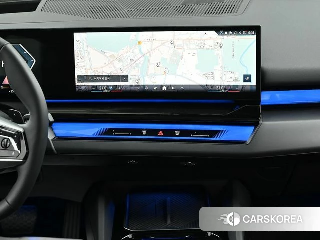 BMW 5 Series (G60) 2025 Небесно-голубой из Кореи, фото 5