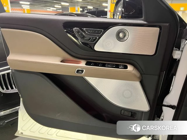 Lincoln Aviator 2nd generation 2022 Белый из Кореи, фото 5