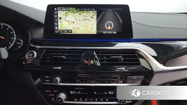 BMW 5 Series (G30) 2018 Белый из Кореи, фото 5