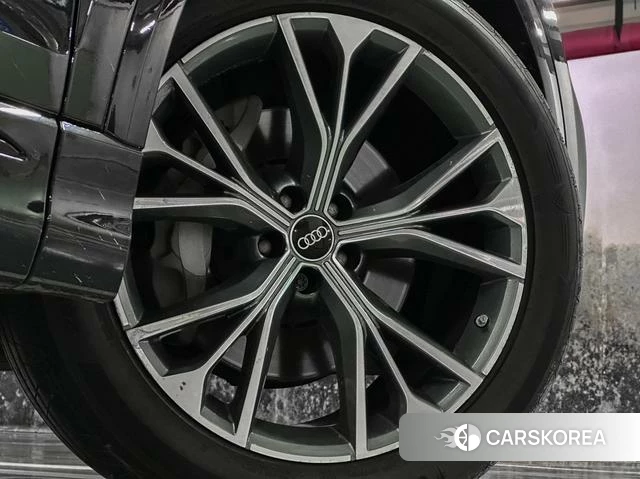 Audi Q8 2021 Черный из Китая, фото 5