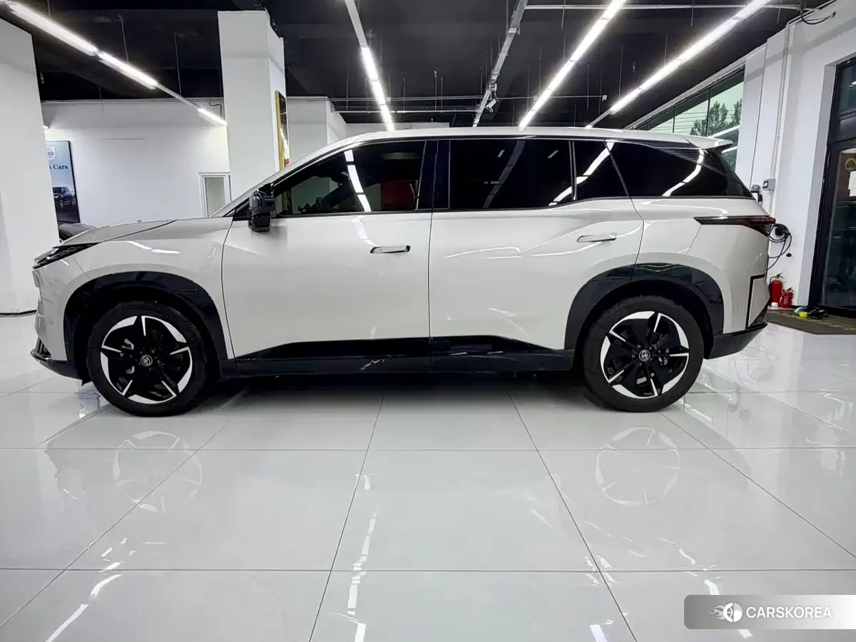 Toyota Platinum Wisdom 3X 2025 Silver/gray из Китая, фото 5