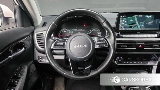Kia Seltos 2022 Белый из Кореи, фото 5