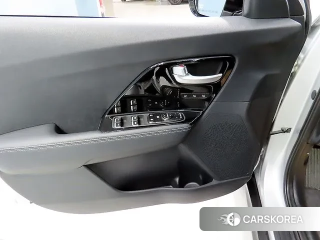 Kia Niro EV 2021 Серебряный из Кореи, фото 5